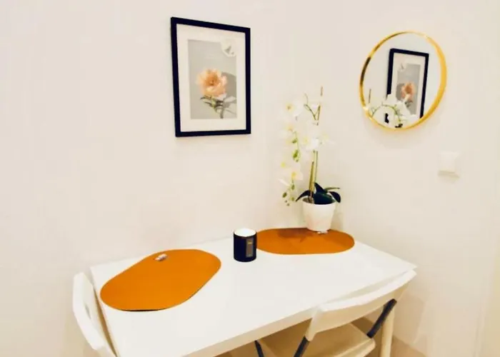 Super Cozy 5 Bedroom Shared 10min Walk To Augarten
