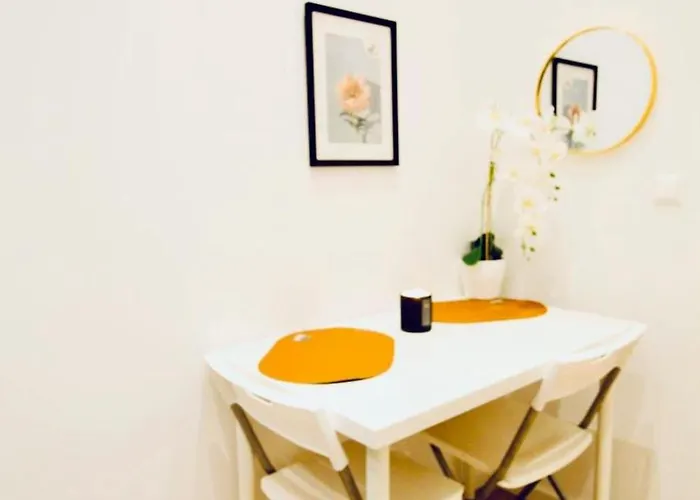 Super Cozy 5 Bedroom Shared 10min Walk To Augarten