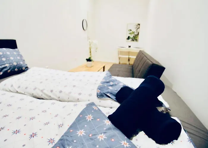 Super Cozy 5 Bedroom Shared 10min Walk To Augarten