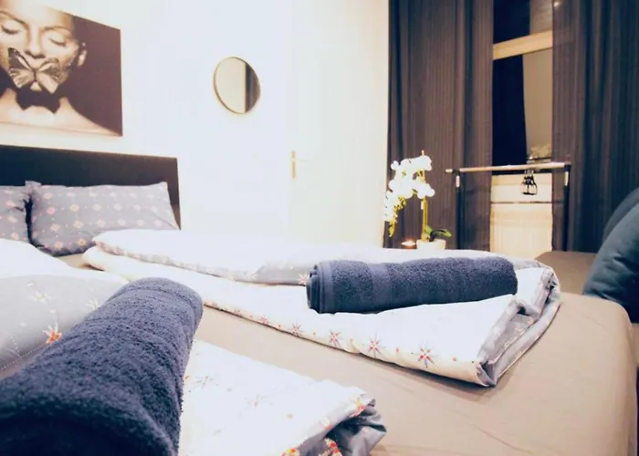Super Cozy 5 Bedroom Shared 10min Walk To Augarten Vienna
