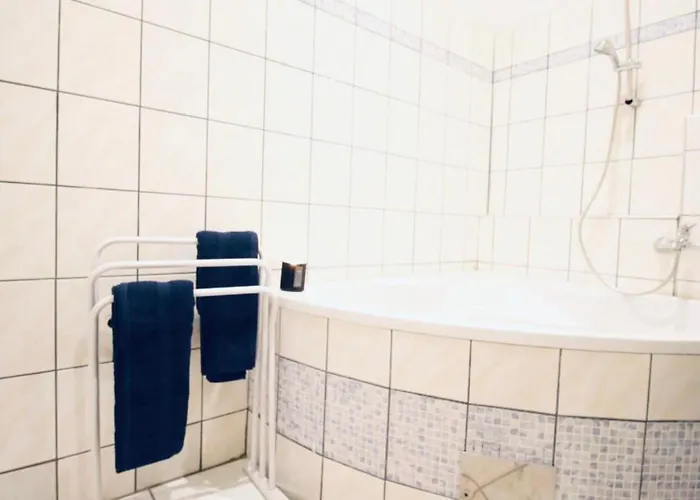 Super Cozy 5 Bedroom Shared 10min Walk To Augarten Appartamento Vienna