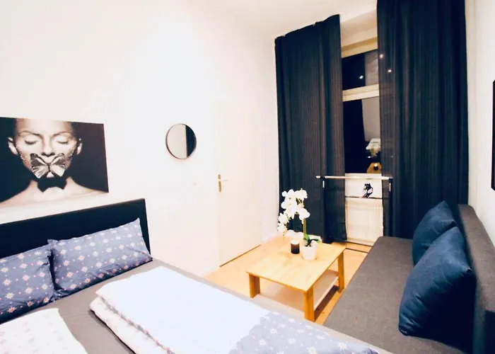 Super Cozy 5 Bedroom Shared 10min Walk To Augarten