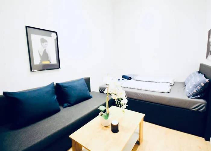 Super Cozy 5 Bedroom Shared 10min Walk To Augarten *