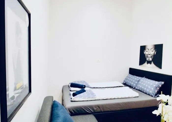 Super Cozy 5 Bedroom Shared 10min Walk To Augarten